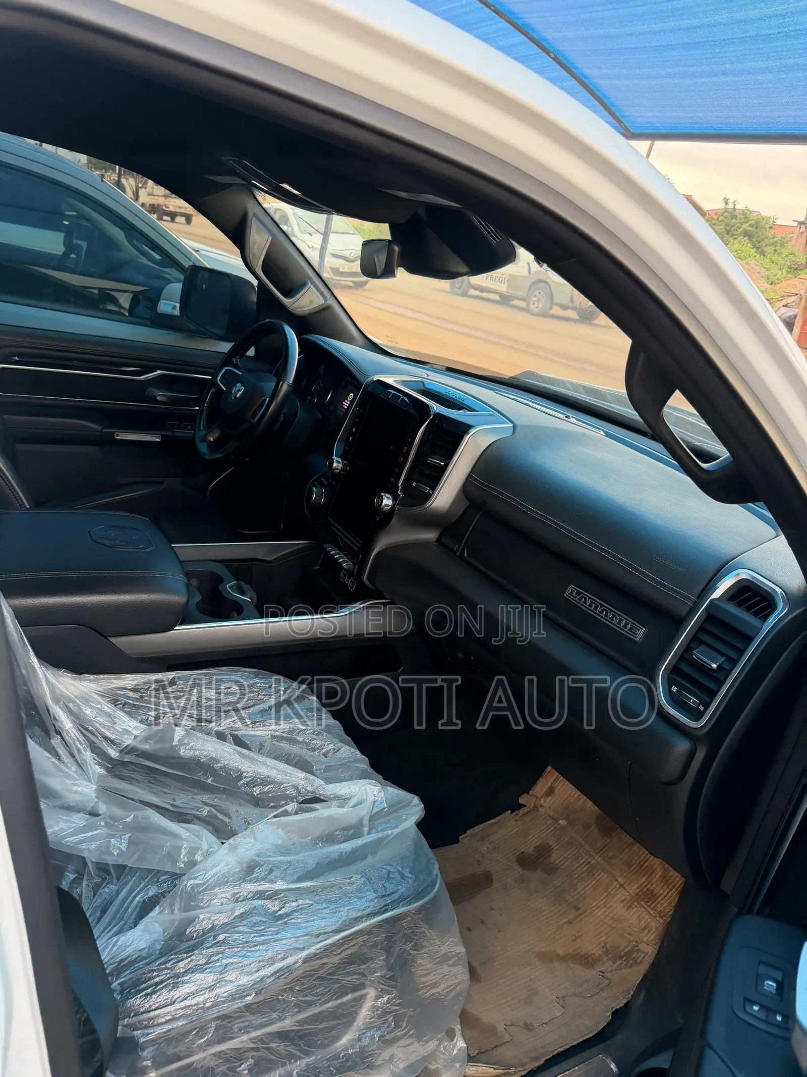 RAM 1500 2022 White