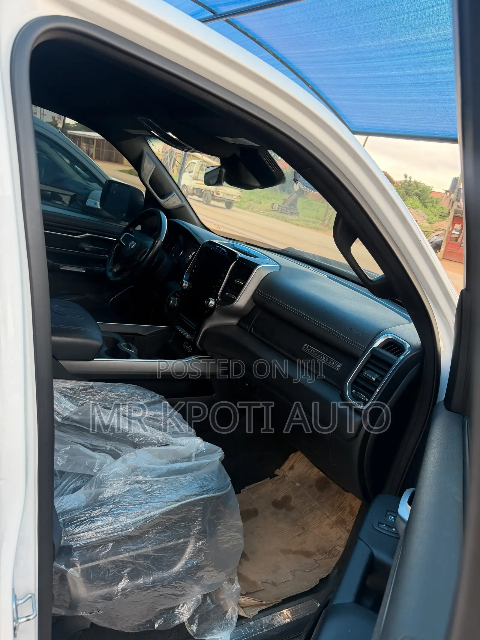 RAM 1500 2022 White