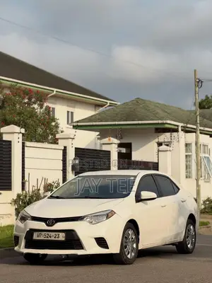Toyota Corolla LE 4dr Sedan (1.8L 4cyl CVT) 2016 White