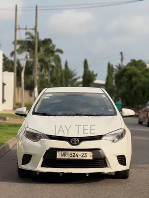 Toyota Corolla LE 4dr Sedan (1.8L 4cyl CVT) 2016 White