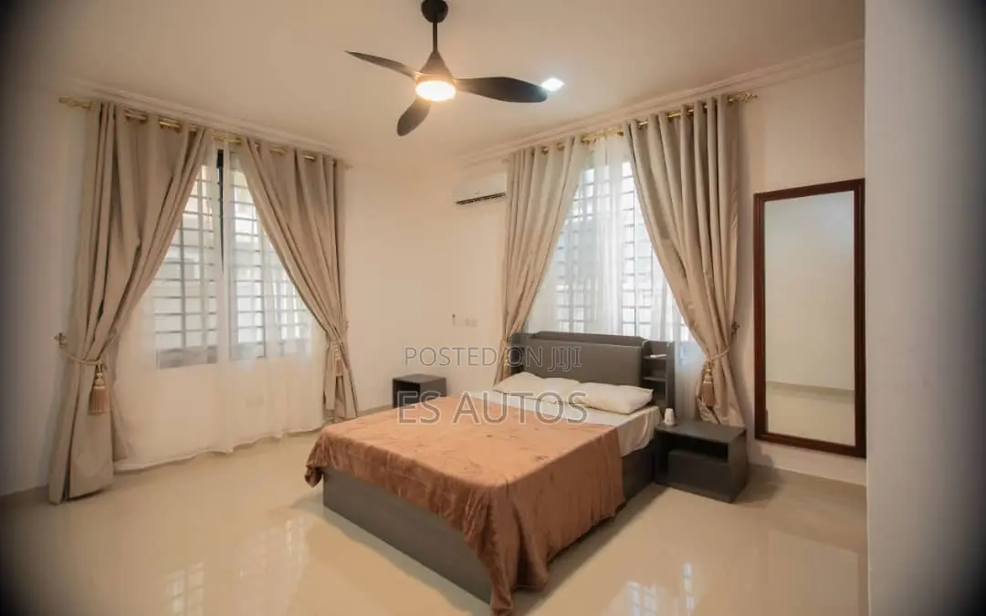 4bdrm House in Es, Community 25 for sale