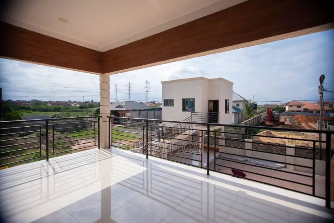 4bdrm House in Es, Community 25 for sale