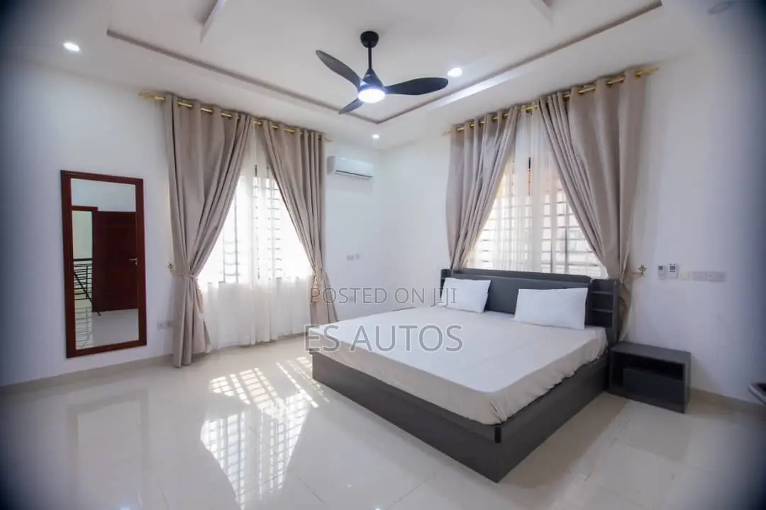 4bdrm House in Es, Community 25 for sale