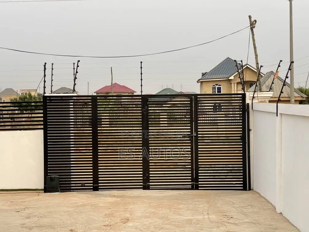 4bdrm House in Es, Community 25 for sale