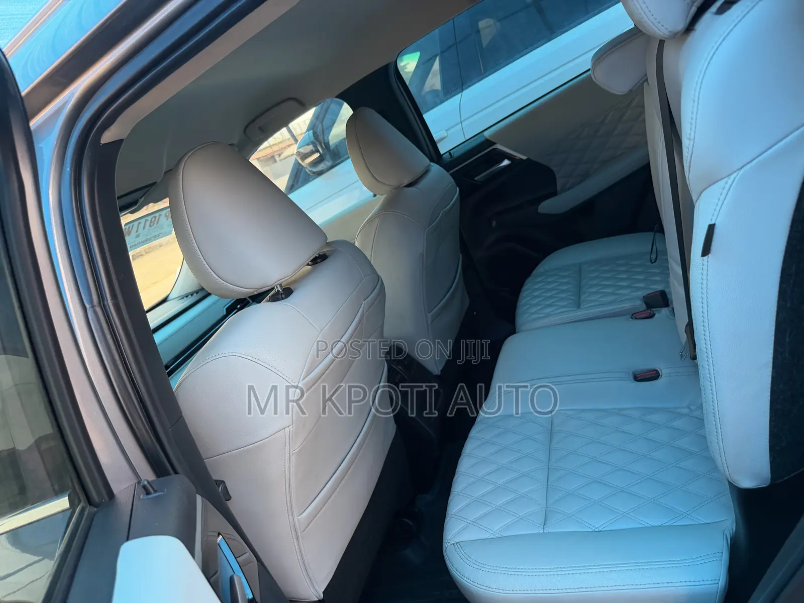 Mitsubishi Outlander 2022 Gray