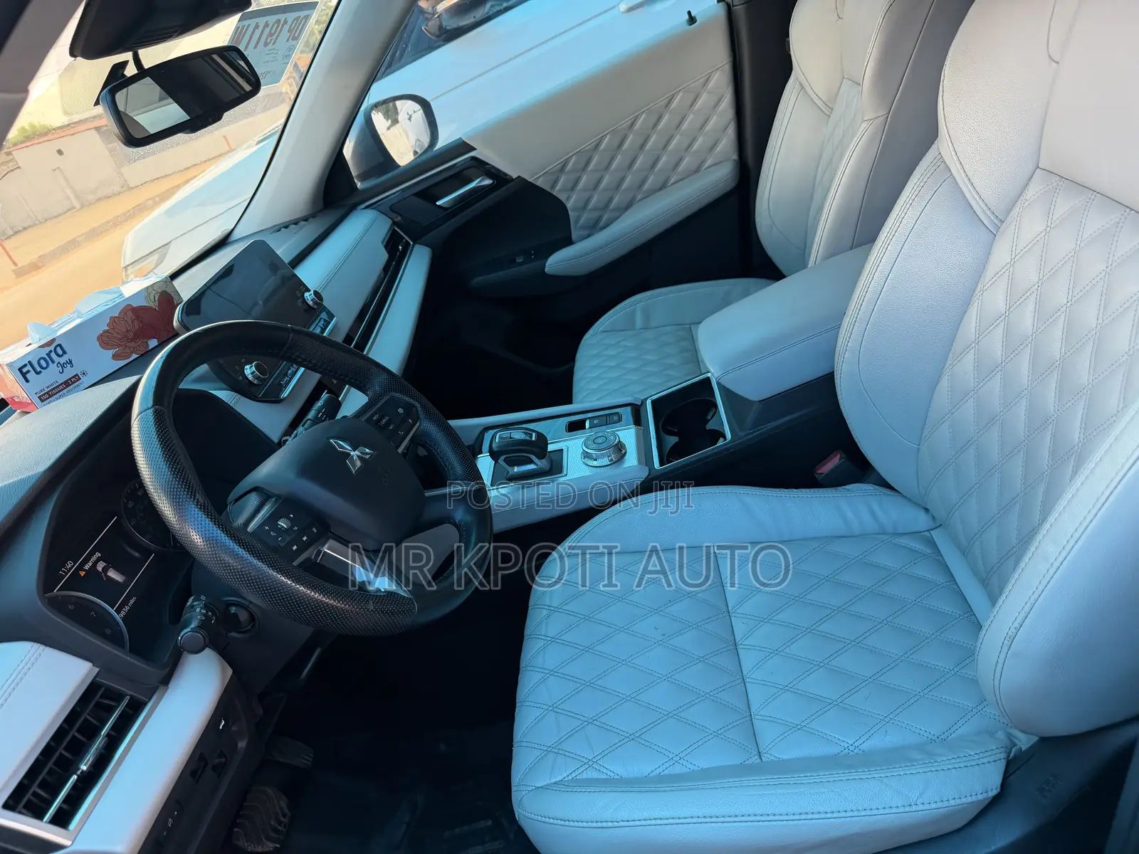 Mitsubishi Outlander 2022 Gray