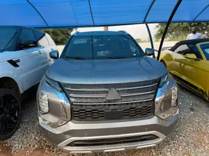 Mitsubishi Outlander 2022 Gray