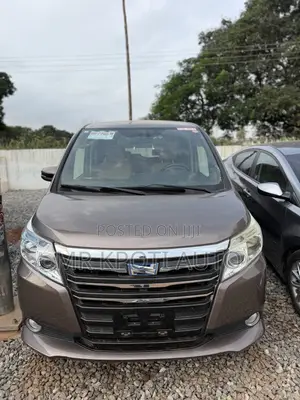 Toyota Noah 2014 Gray