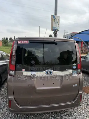 Toyota Noah 2014 Gray