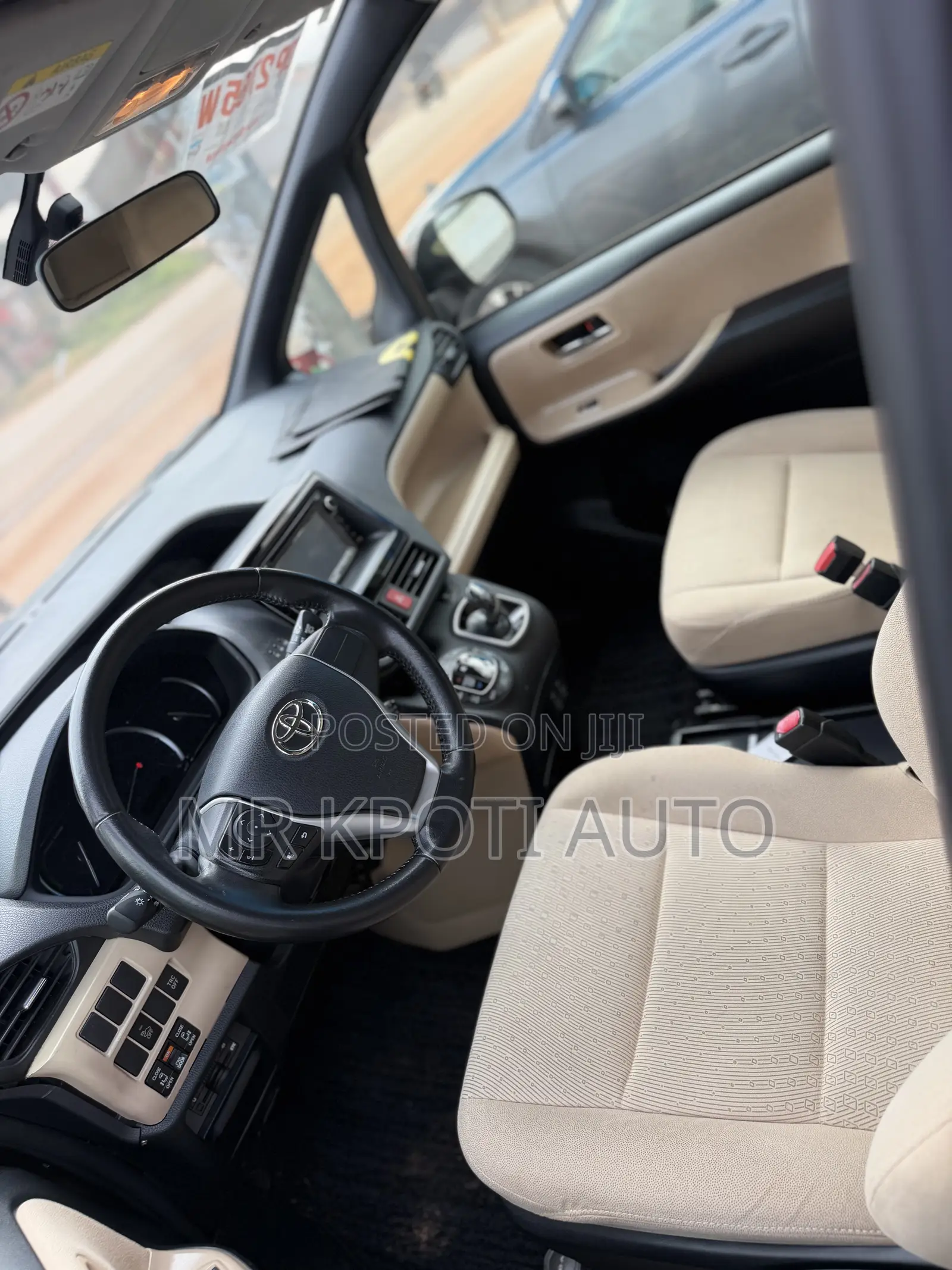 Toyota Noah 2014 Gray