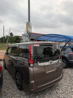 Toyota Noah 1.8 FWD Hybrid (7 seater) 2015 Brown