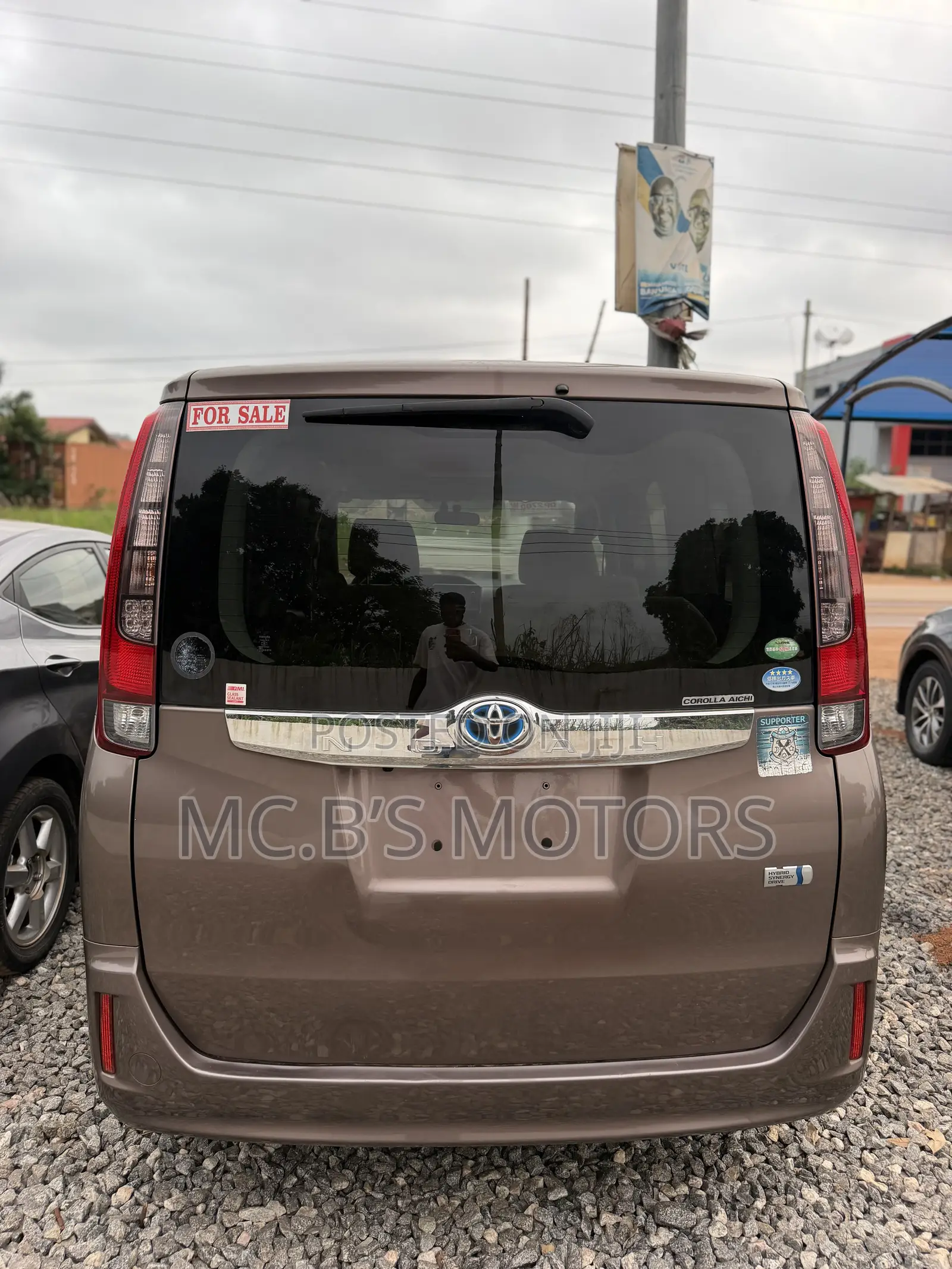 Toyota Noah 1.8 FWD Hybrid (7 seater) 2015 Brown