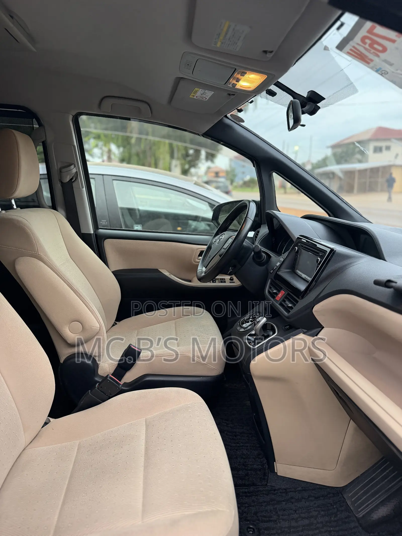 Toyota Noah 1.8 FWD Hybrid (7 seater) 2015 Brown