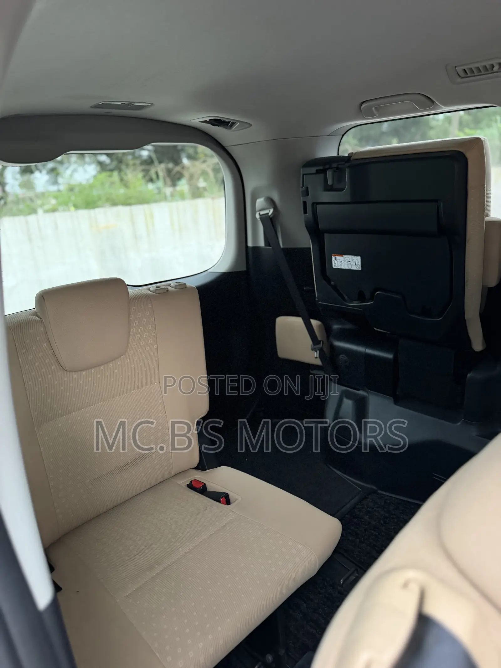 Toyota Noah 1.8 FWD Hybrid (7 seater) 2015 Brown