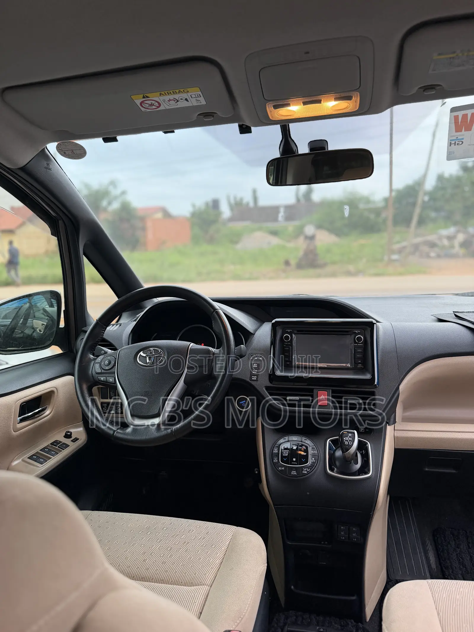 Toyota Noah 1.8 FWD Hybrid (7 seater) 2015 Brown