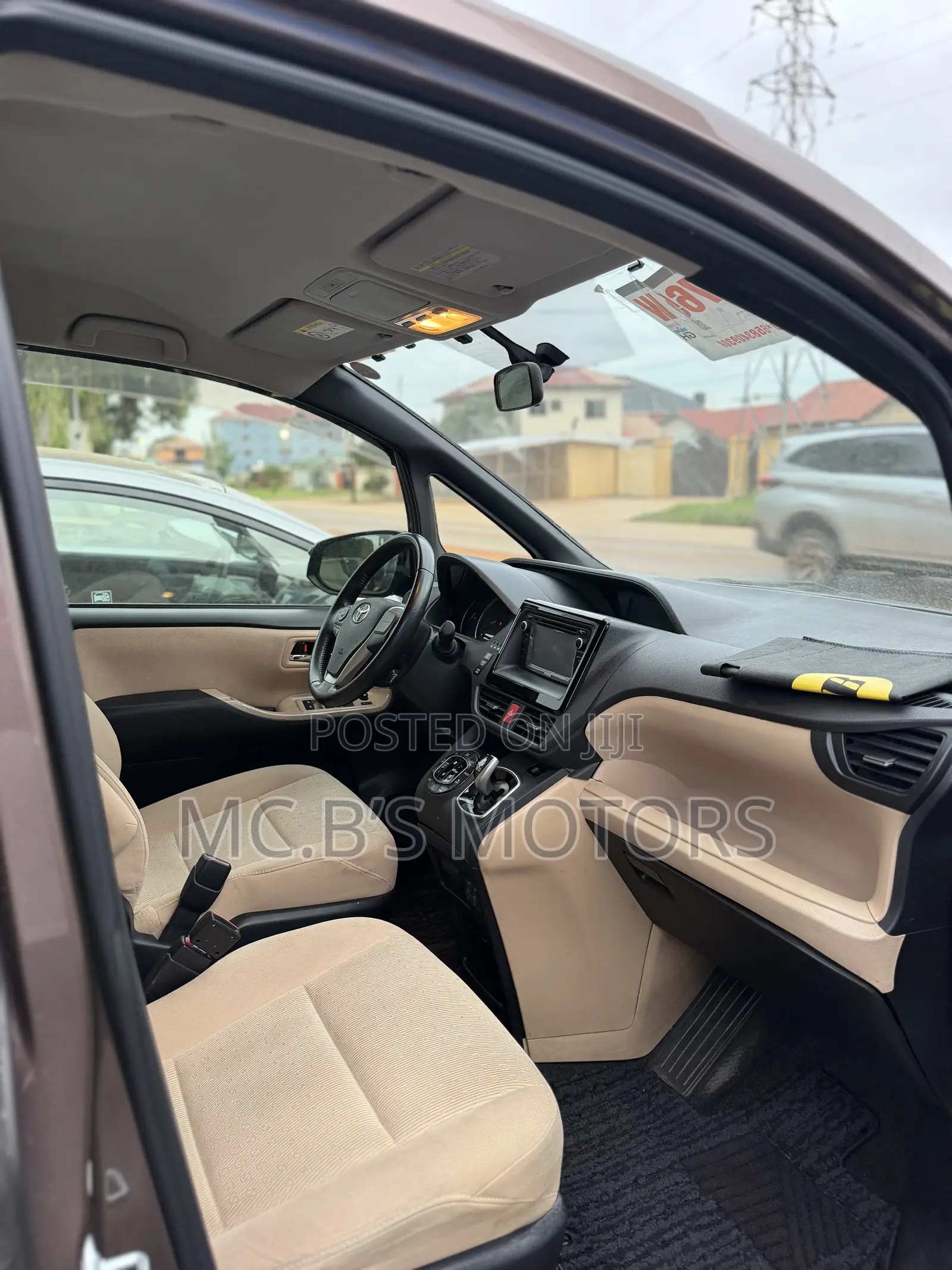 Toyota Noah 1.8 FWD Hybrid (7 seater) 2015 Brown