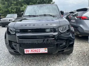 Land Rover Defender SE 2024 Black