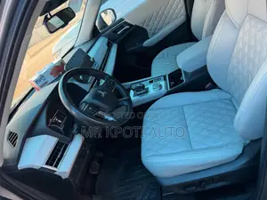 Mitsubishi Outlander 2022 Gray