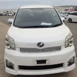 Toyota Voxy 2013 White