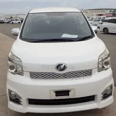 Toyota Voxy 2013 White