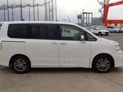 Toyota Voxy 2013 White