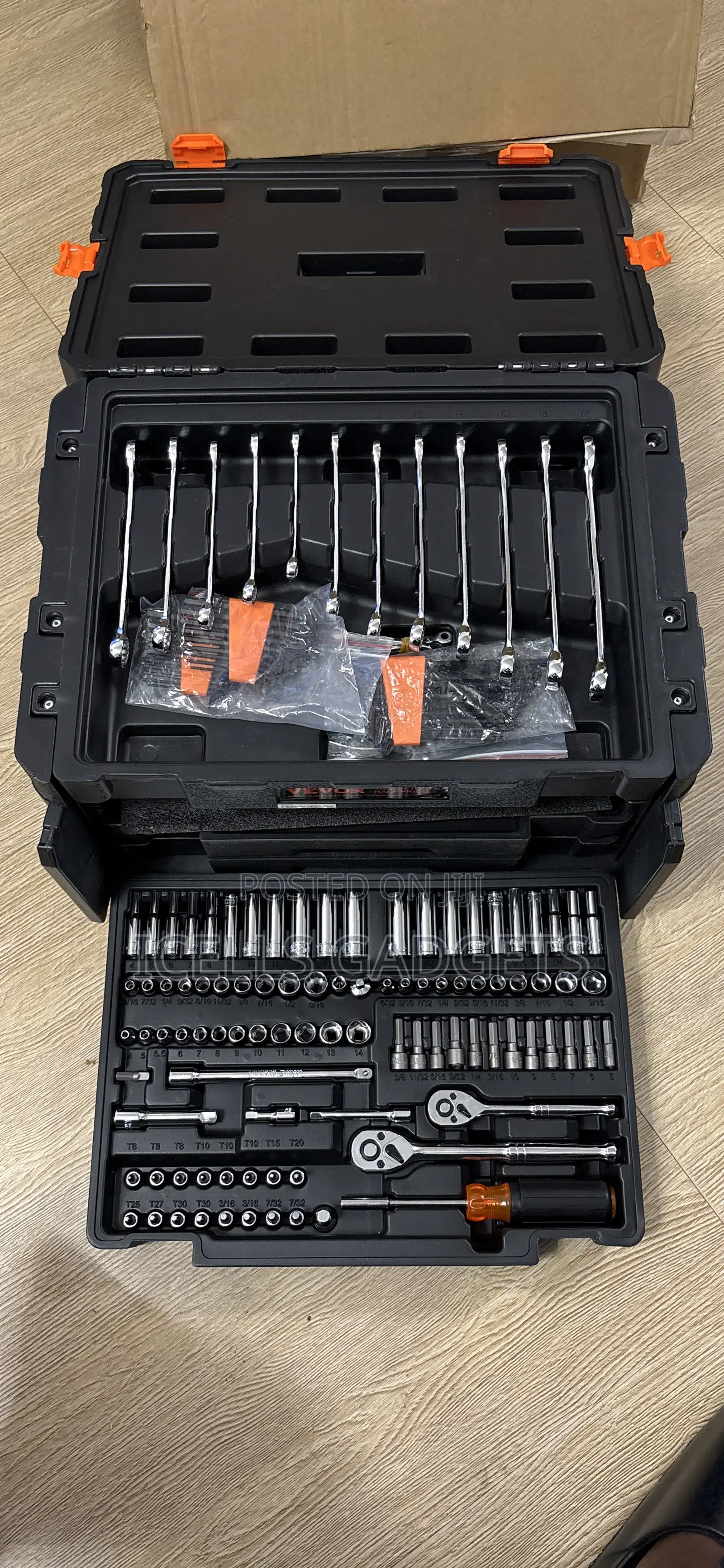 450 -piece Metric And Standard (Sae) Mechanics Tool Set With Hard Case