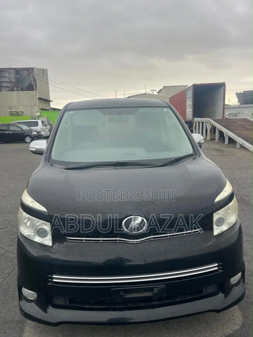Toyota Voxy 2013 Black