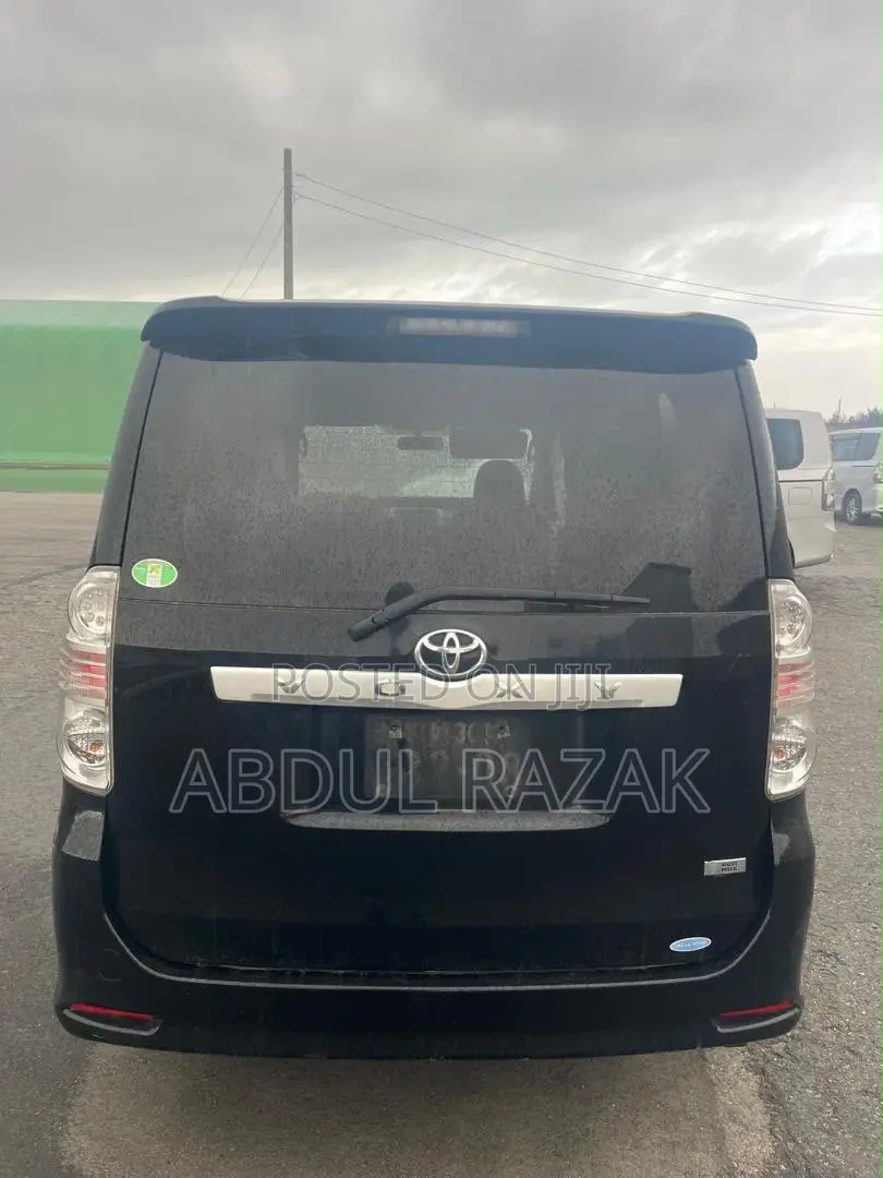 Toyota Voxy 2013 Black