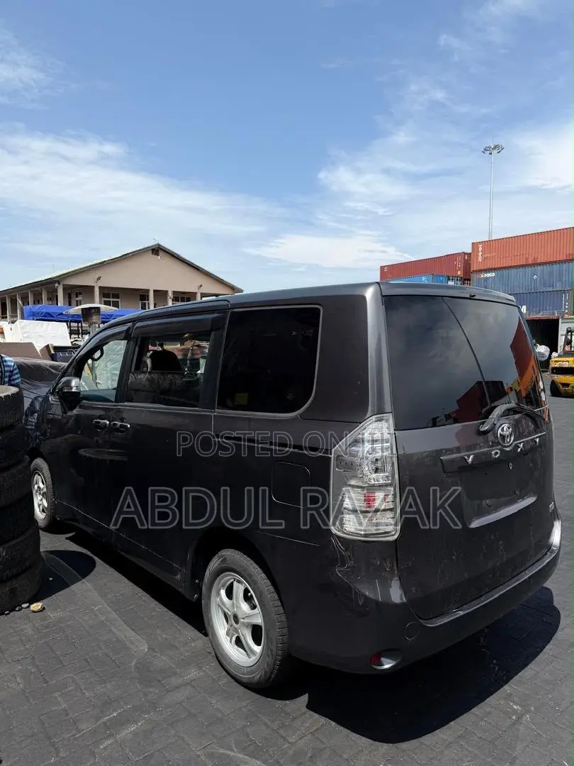 Toyota Voxy 2013 Black