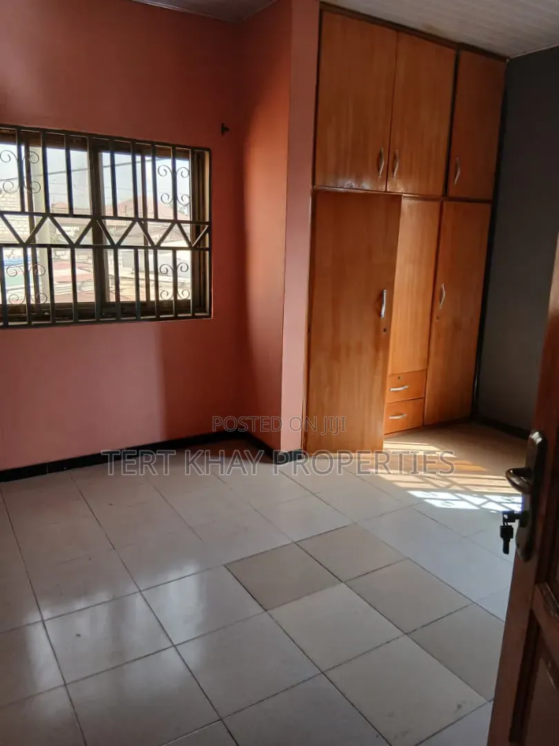 6bdrm House in Awoshie, Last Stop for sale
