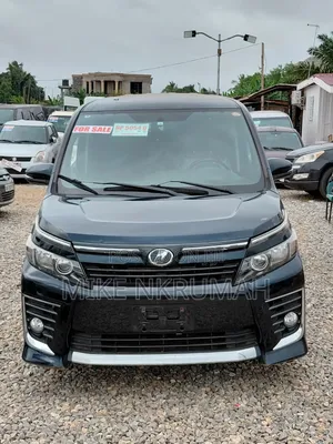 Toyota Voxy 2014 Blue