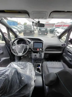 Toyota Voxy 2014 Blue