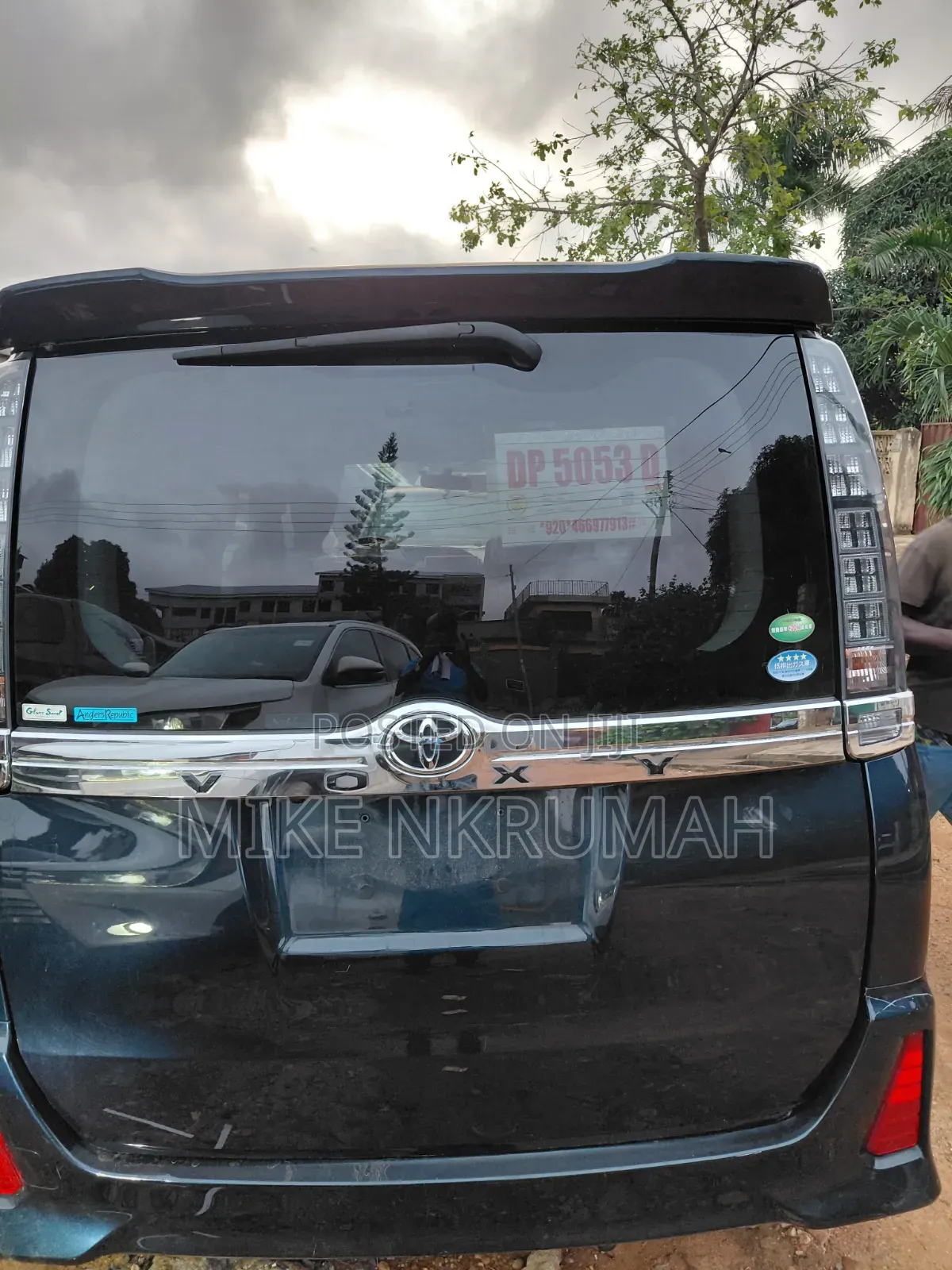 Toyota Voxy 2014 Blue