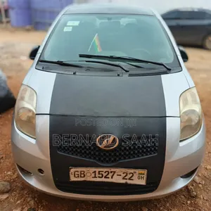 Toyota Vitz 2009 Silver