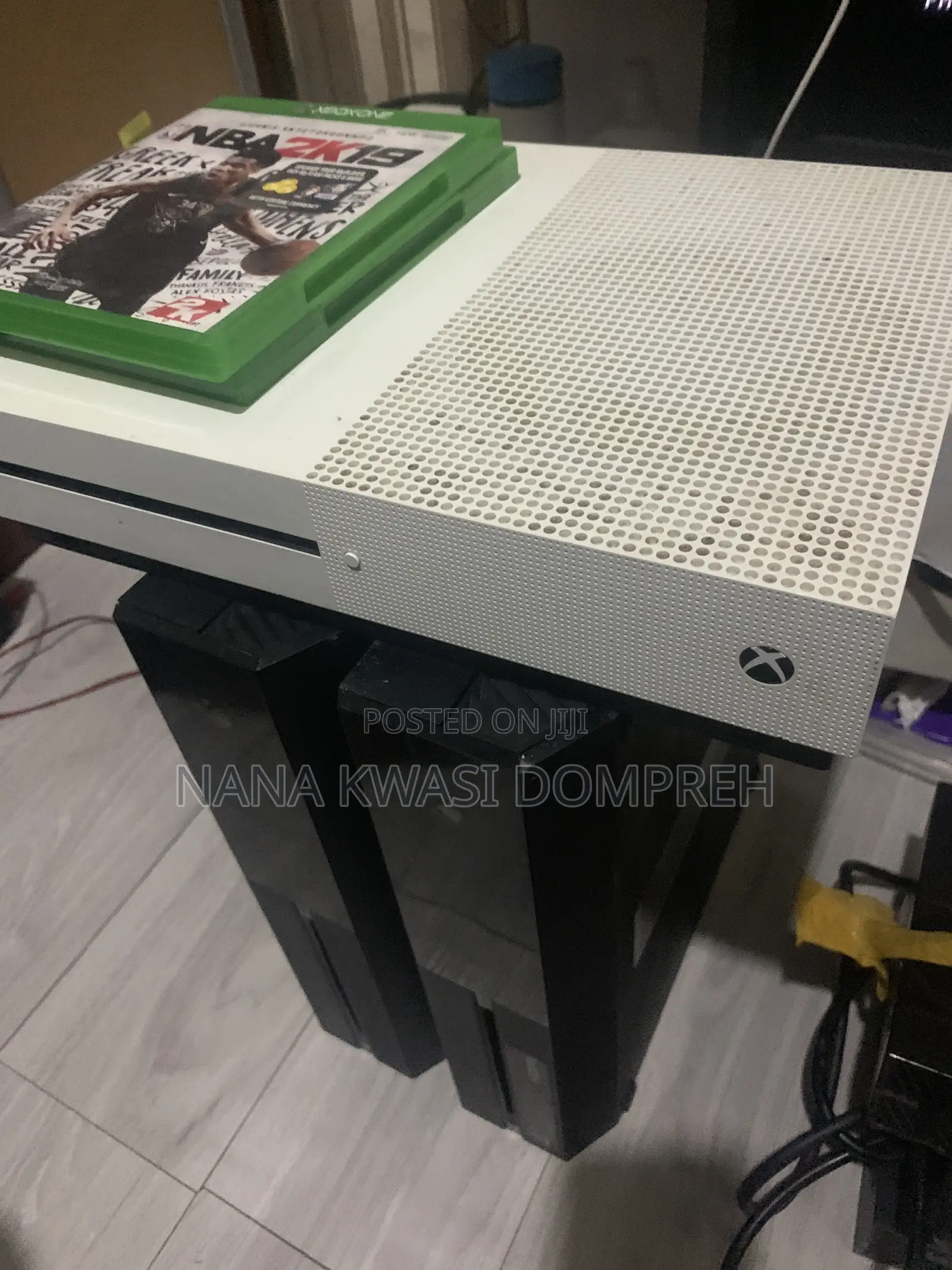 Uk 99% Almost New Ps4 Pro 1tb, With 2 Controllers