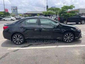 Toyota Corolla SE (1.8L 4cyl 6M) 2018 Black