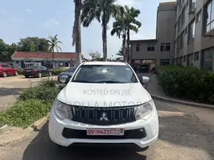 Mitsubishi L200 Club Cab 2.2 4WD 2016 White