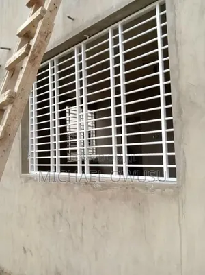 Burglar Proof Windows, Knust