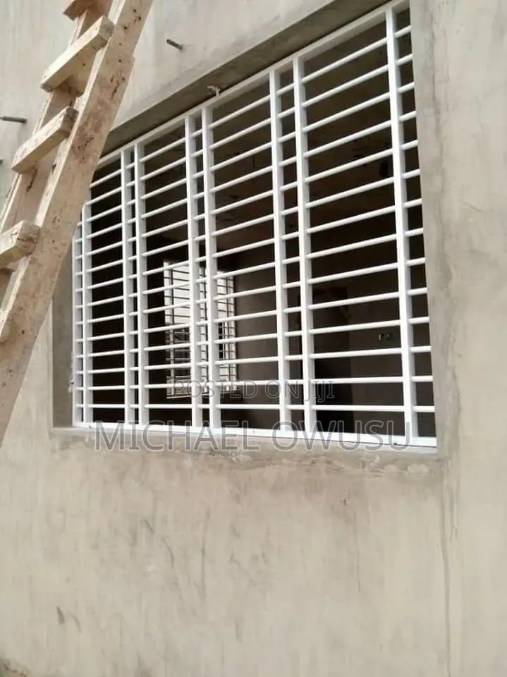 Burglar Proof Windows, Knust