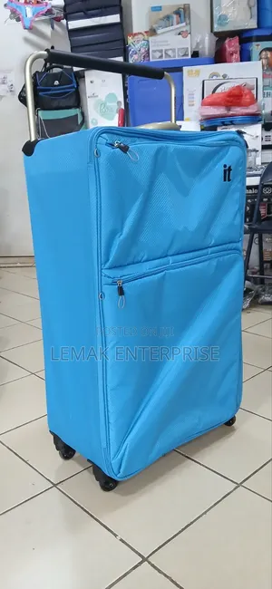 It Luggage World's Lightest Suitcase/ Traveling Bag. Large Size