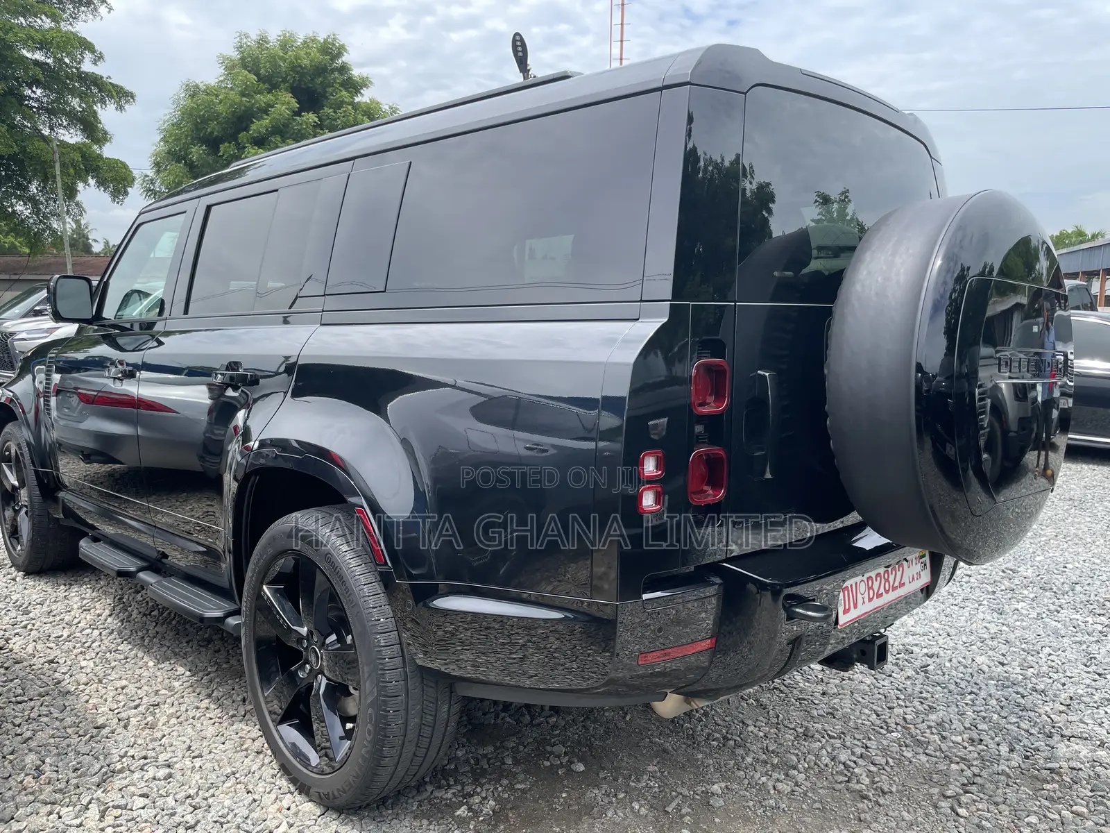 Land Rover Defender SE 2024 Black