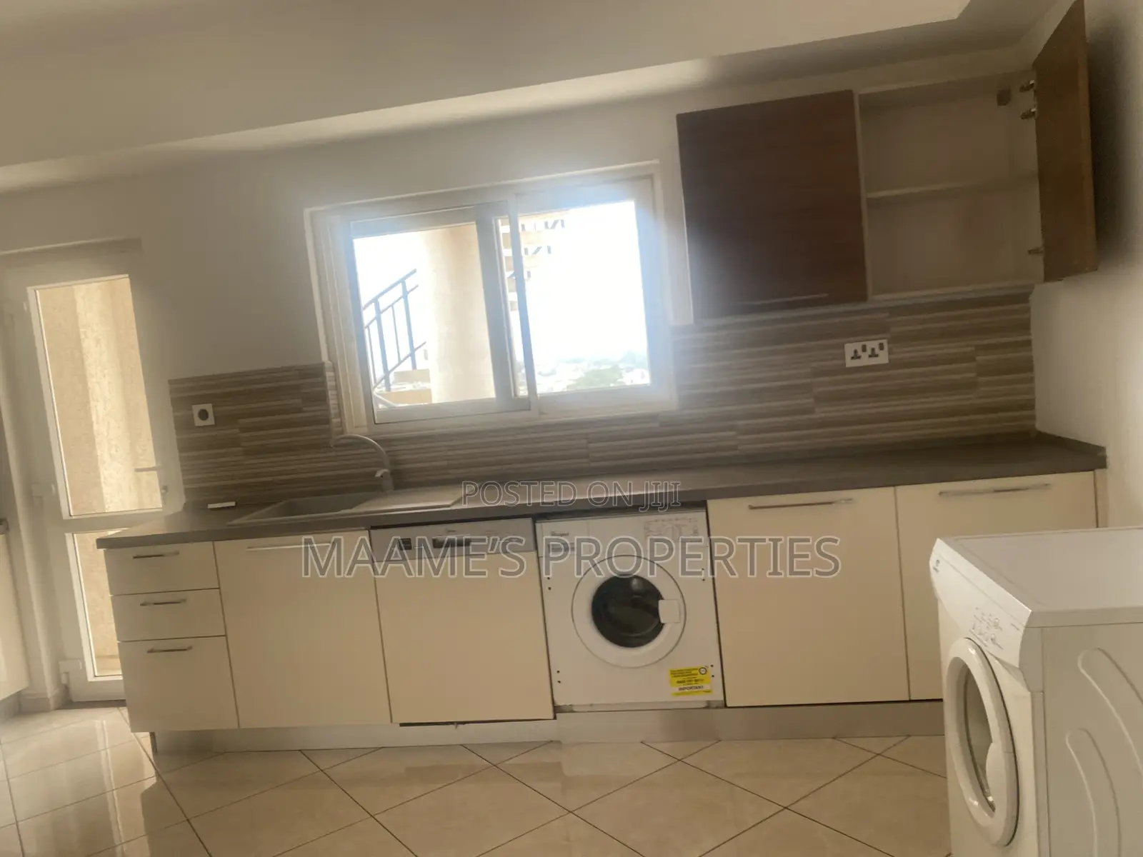 3bdrm Apartment in North Ridge for rent
