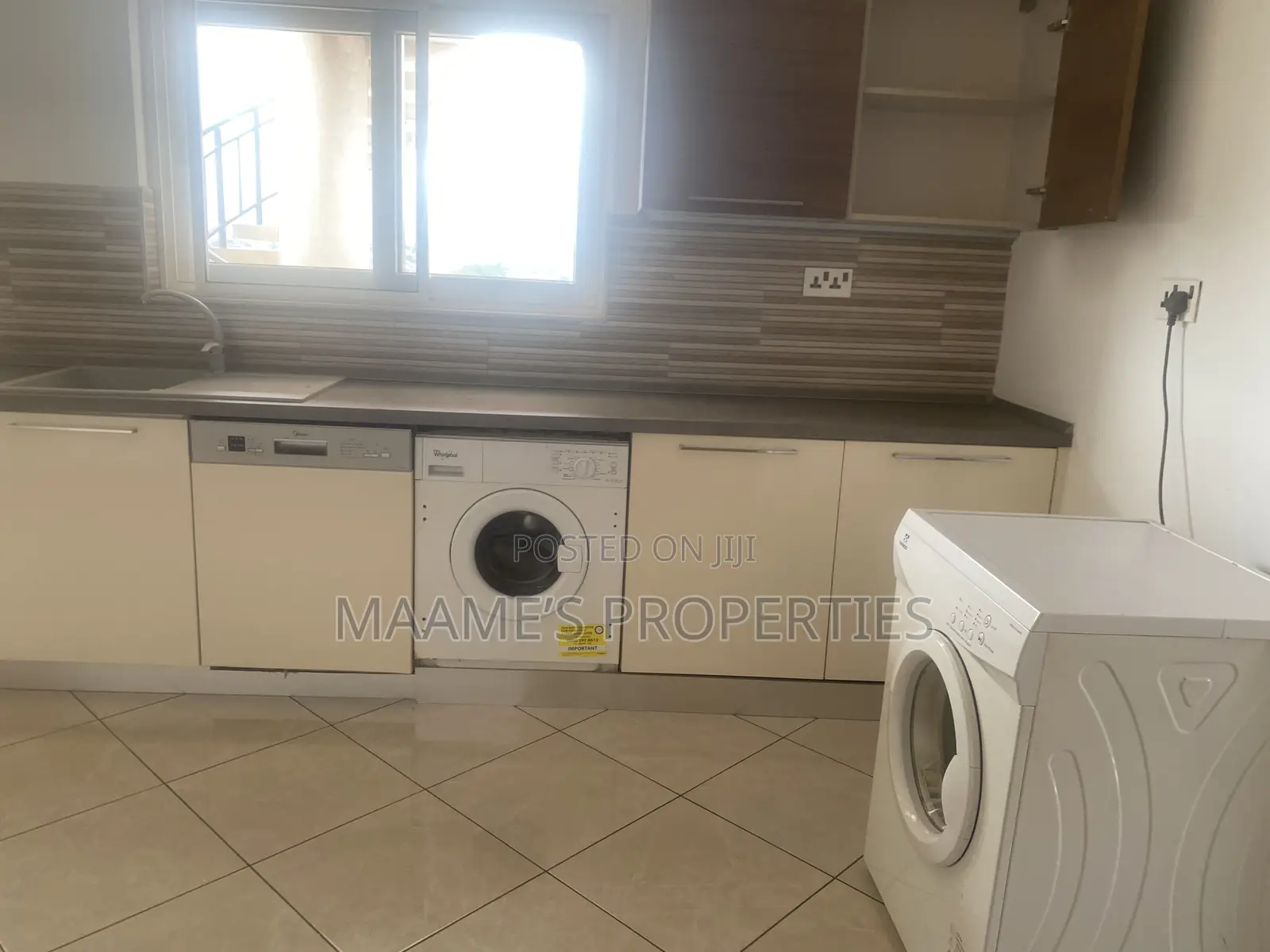 3bdrm Apartment in North Ridge for rent