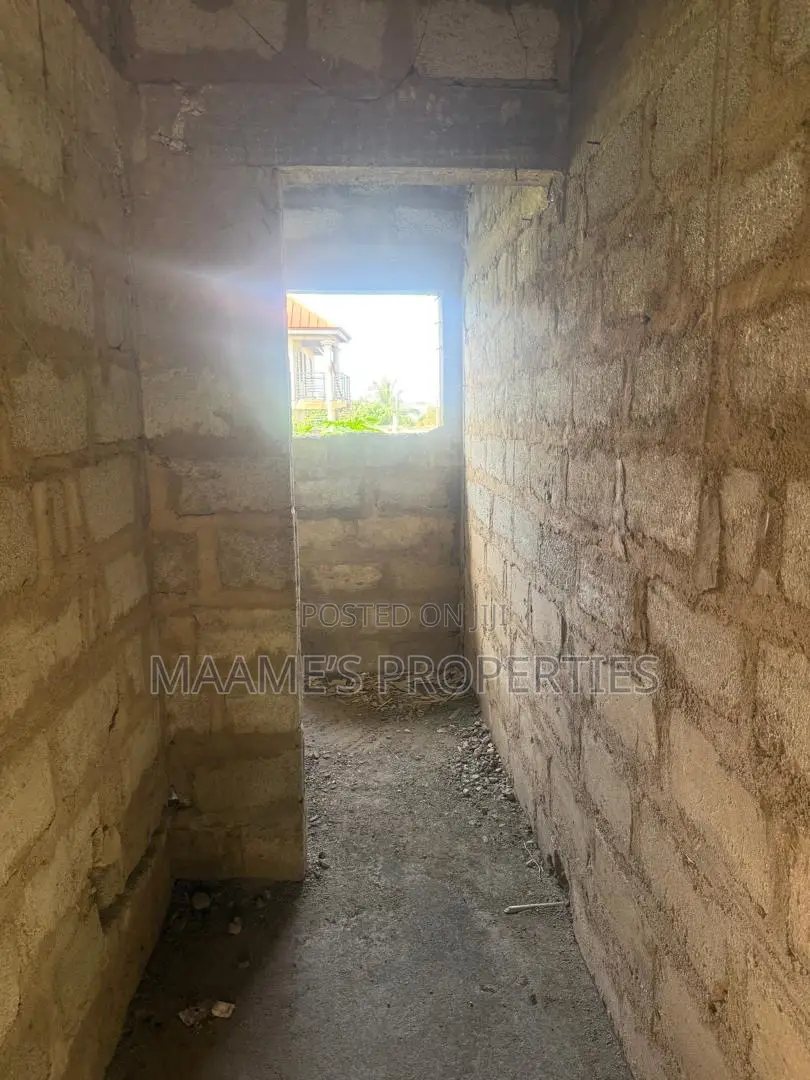 7bdrm Duplex in Pokuase for sale