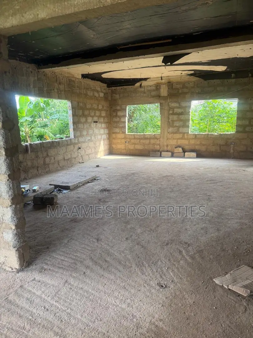 7bdrm Duplex in Pokuase for sale