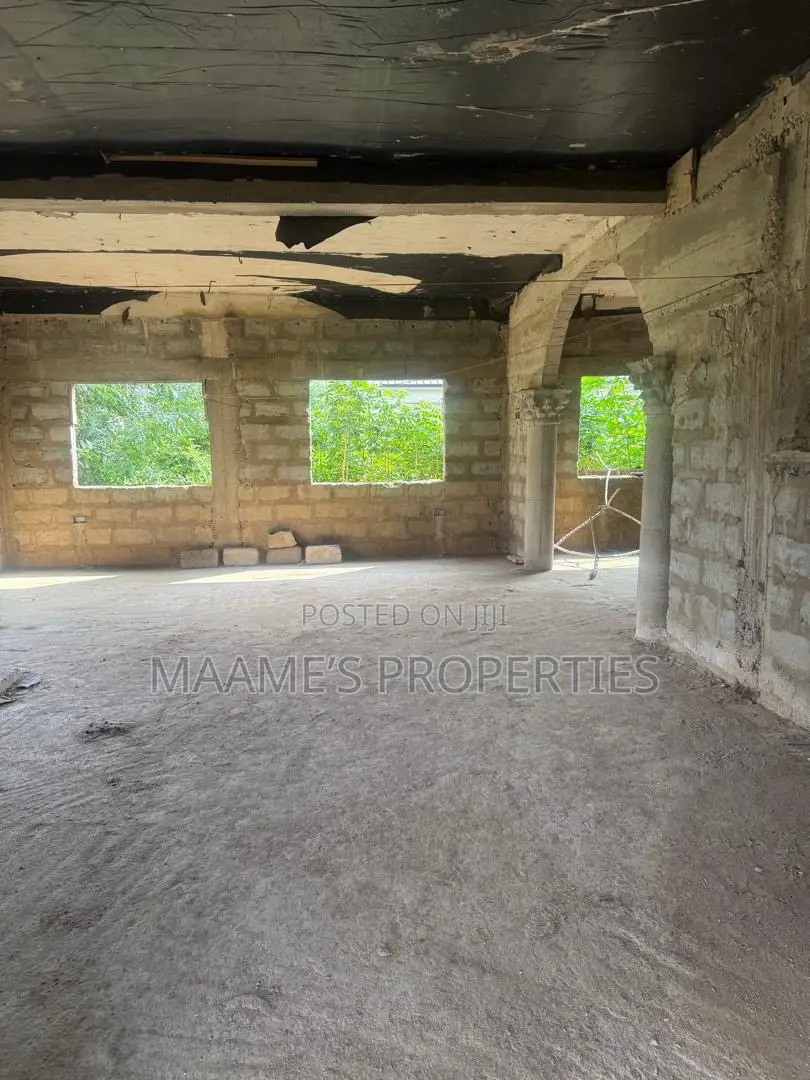 7bdrm Duplex in Pokuase for sale