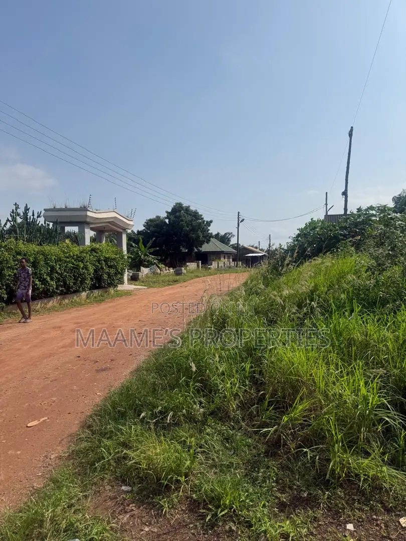 7bdrm Duplex in Pokuase for sale