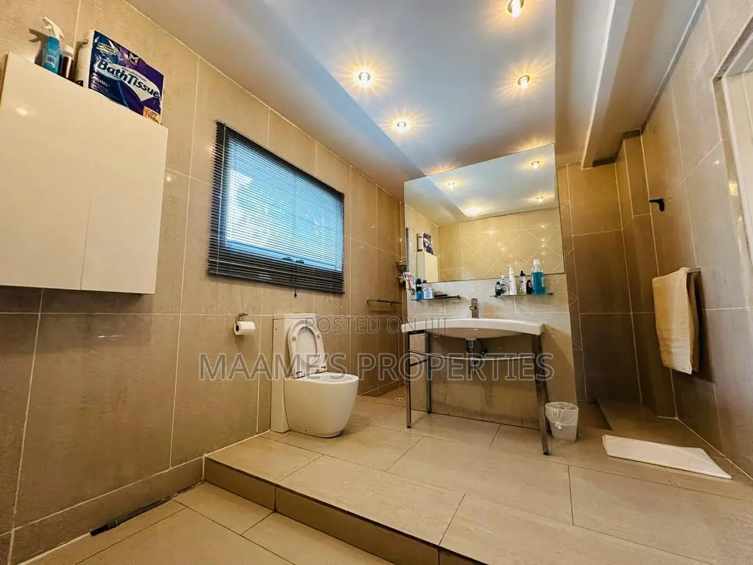 6bdrm Villa in Cantonments for rent