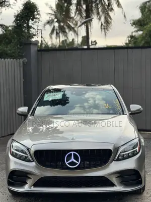 Mercedes-Benz C300 2020 Gold