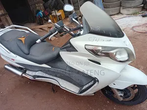 Suzuki Burgman 1999 White